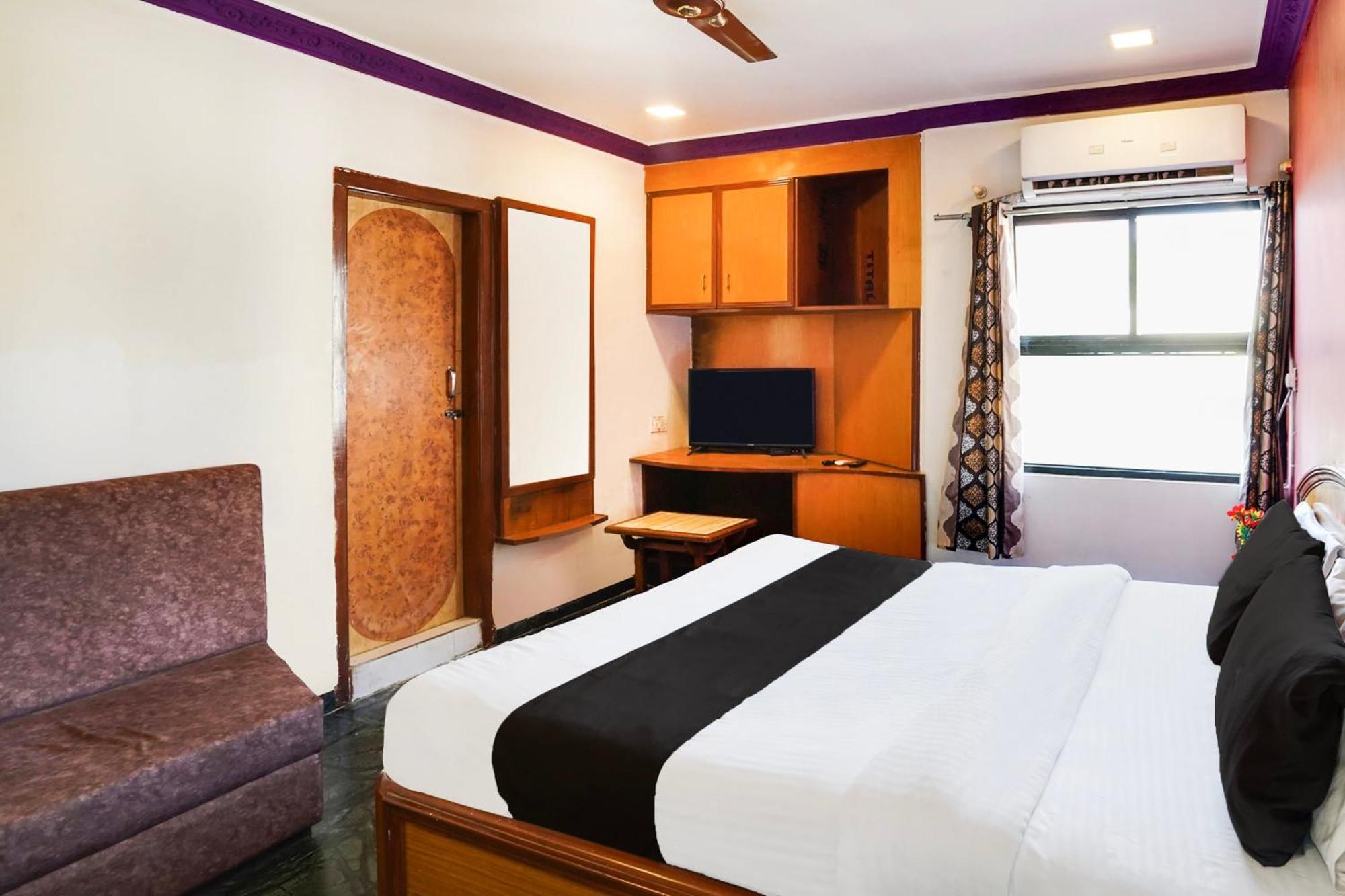 Hotel O Bridge Ahmedabad Exterior photo
