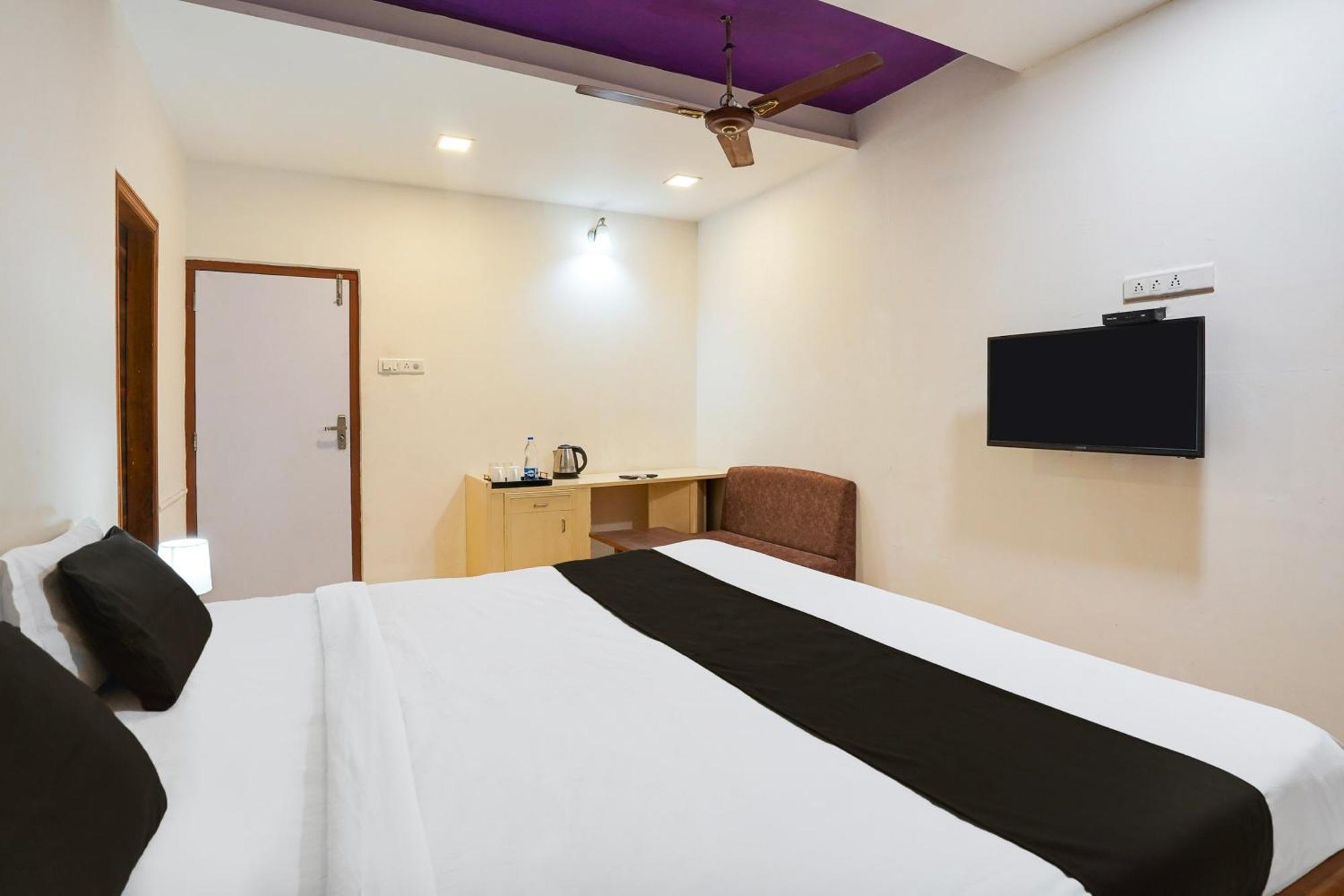 Hotel O Bridge Ahmedabad Exterior photo