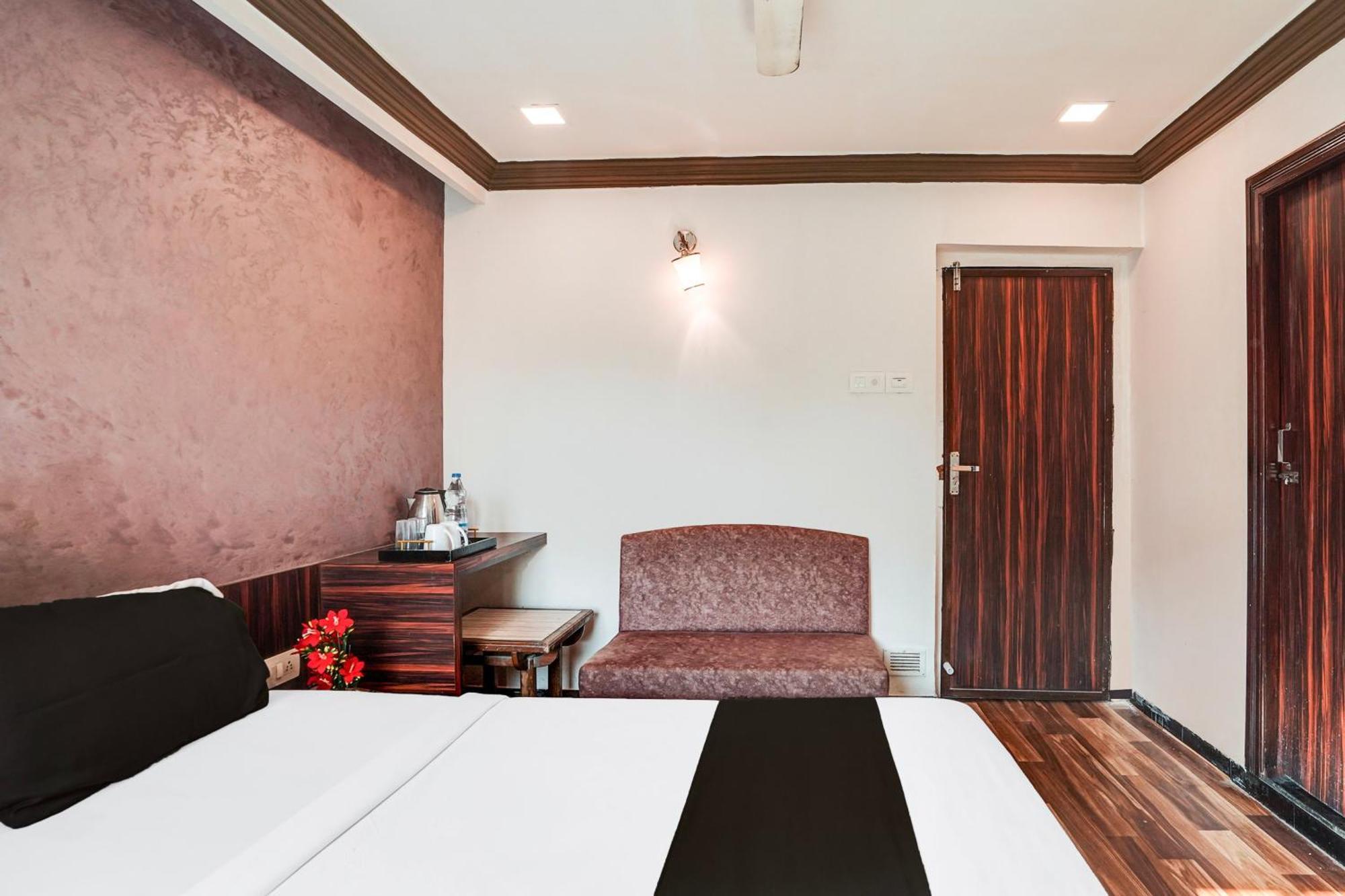 Hotel O Bridge Ahmedabad Exterior photo