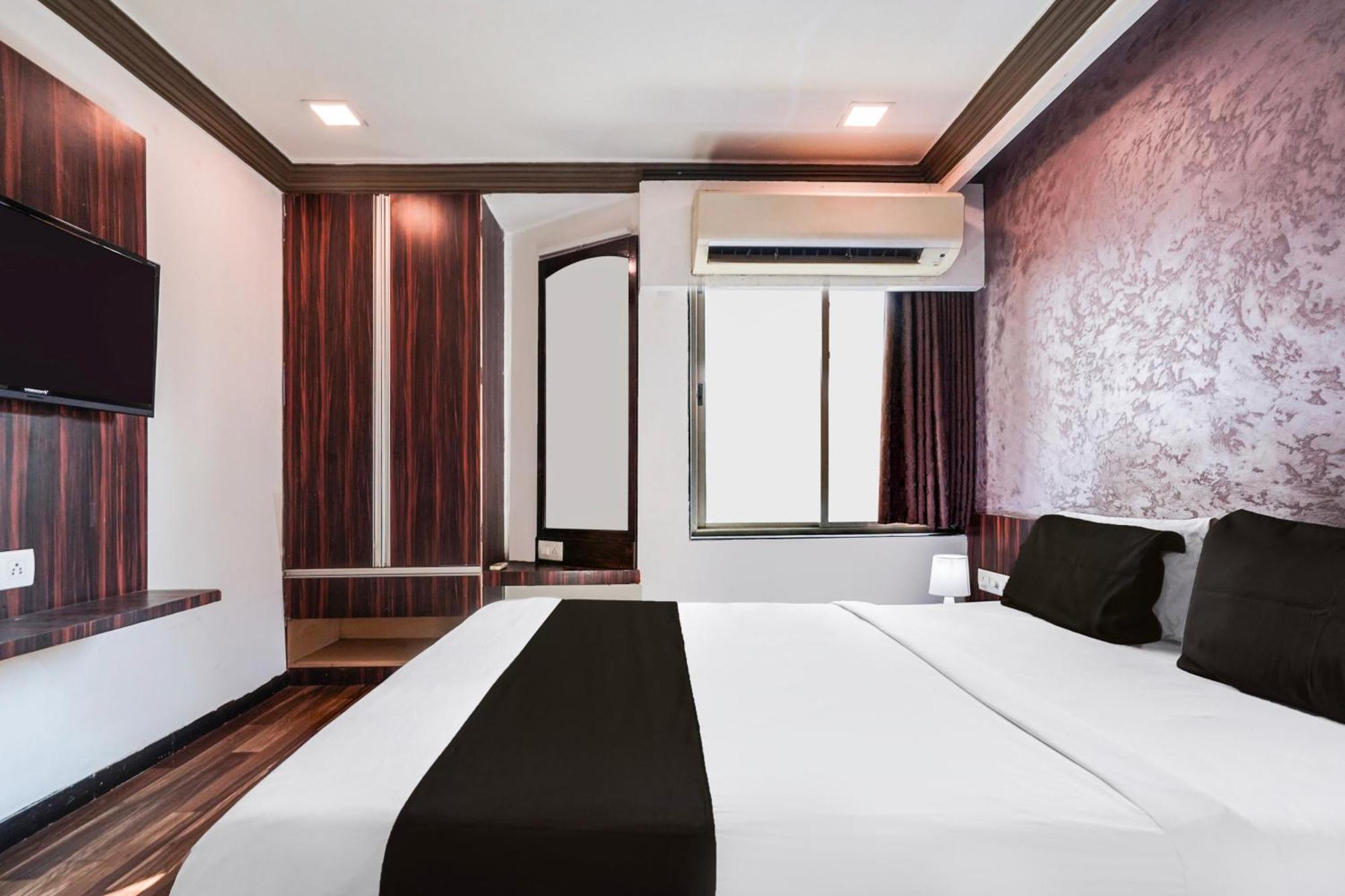 Hotel O Bridge Ahmedabad Exterior photo