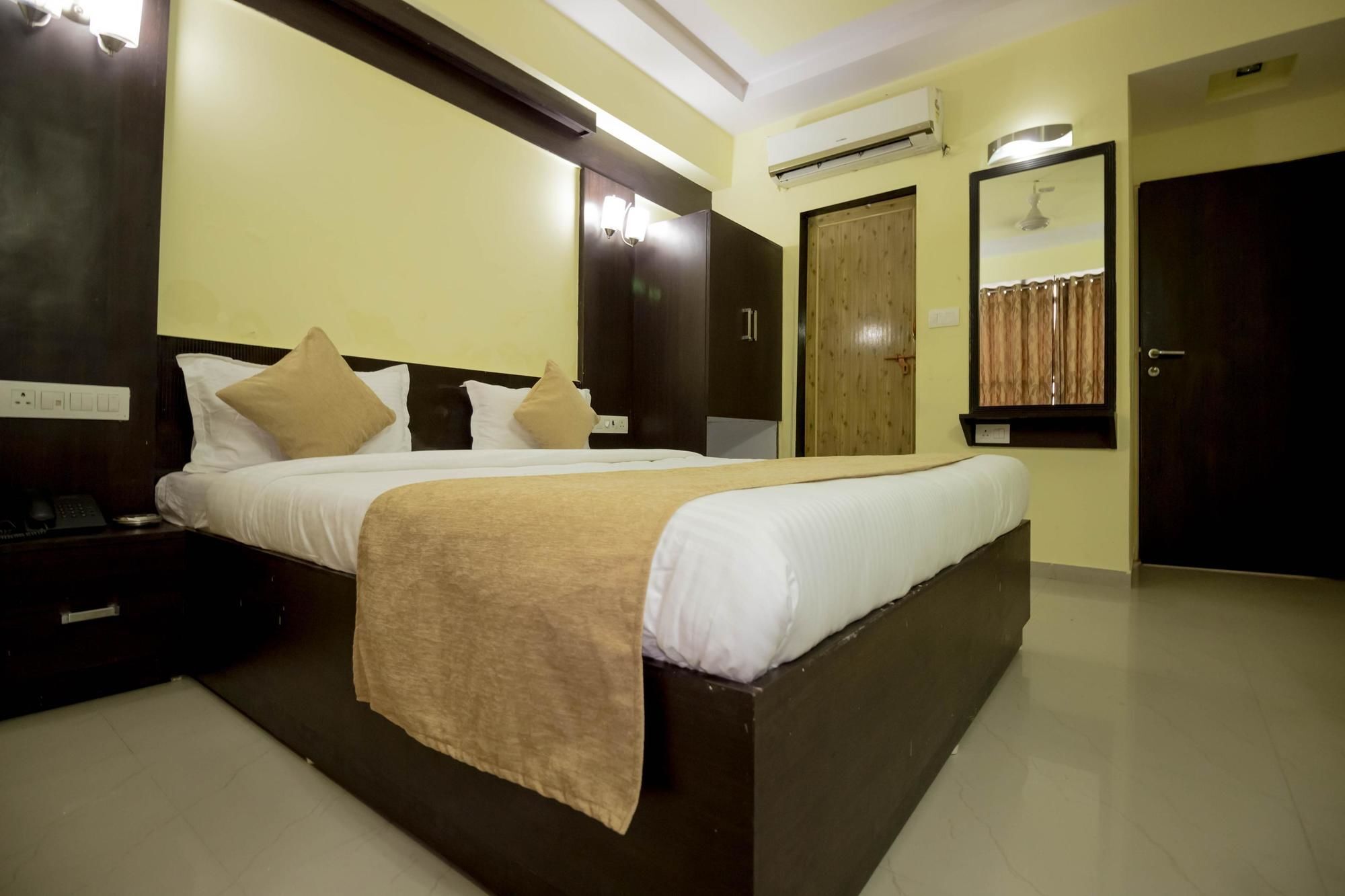 Hotel O Bridge Ahmedabad Exterior photo