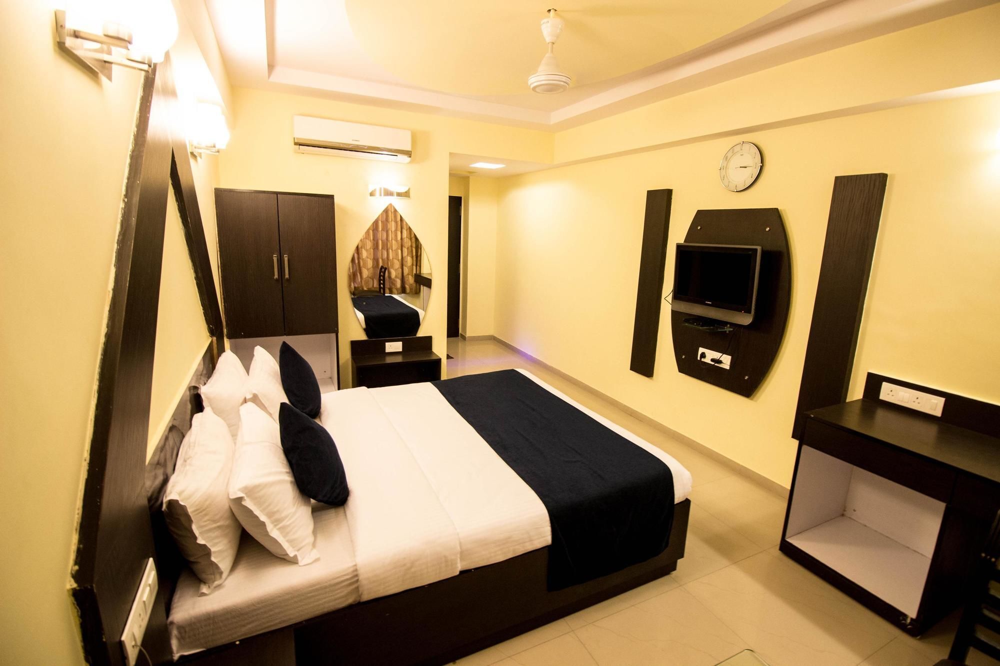 Hotel O Bridge Ahmedabad Exterior photo
