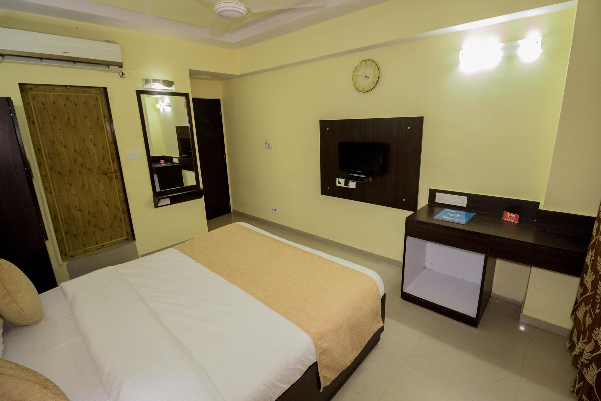 Hotel O Bridge Ahmedabad Exterior photo