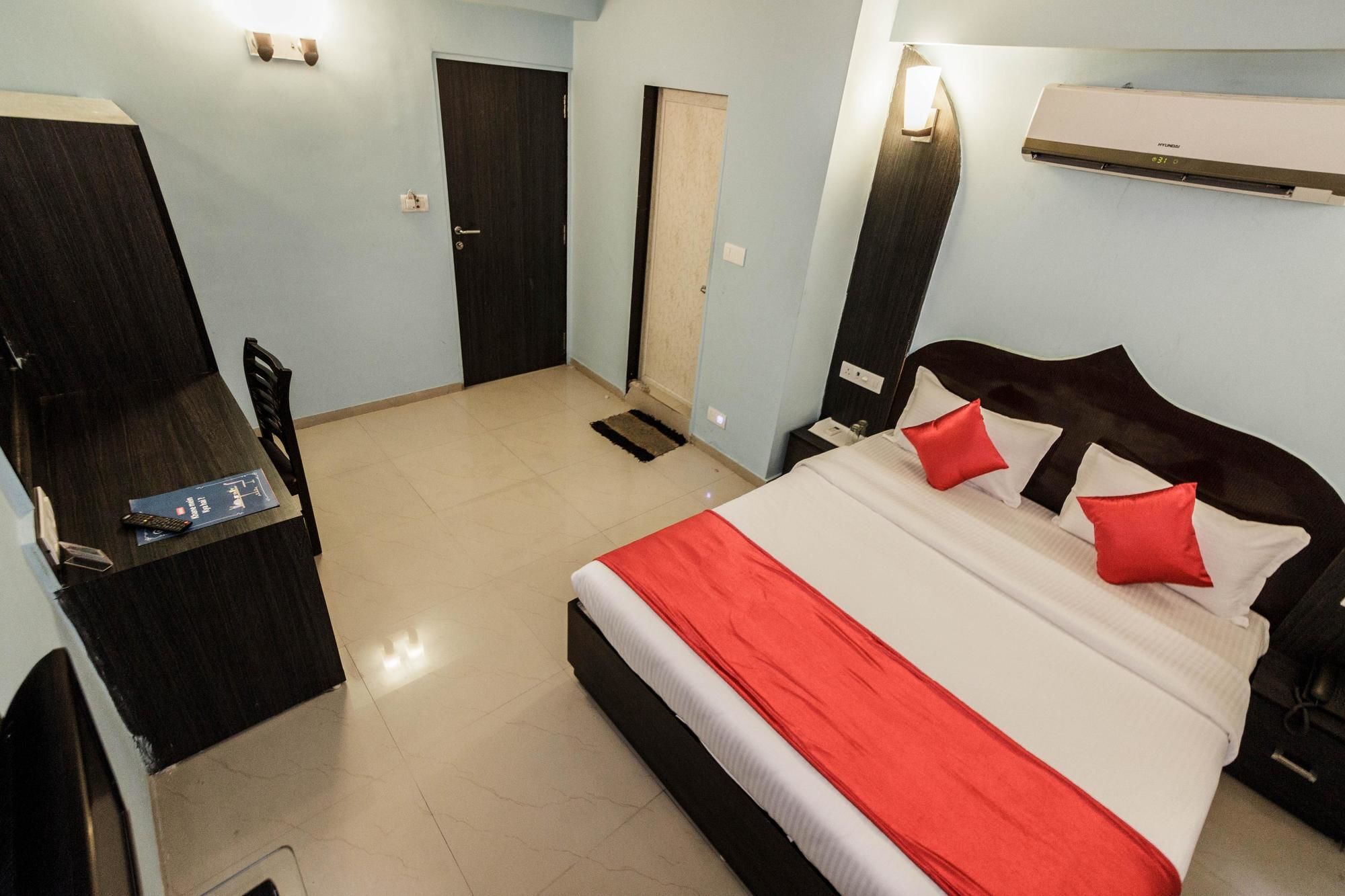 Hotel O Bridge Ahmedabad Exterior photo