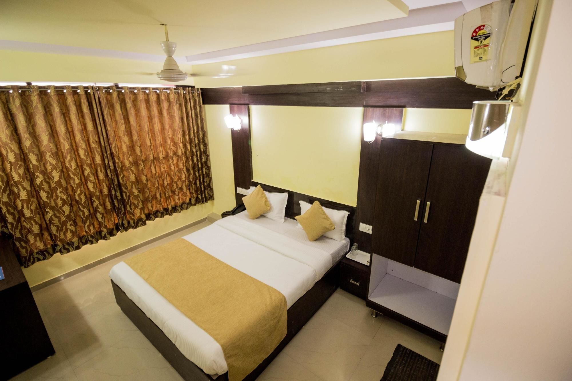 Hotel O Bridge Ahmedabad Exterior photo