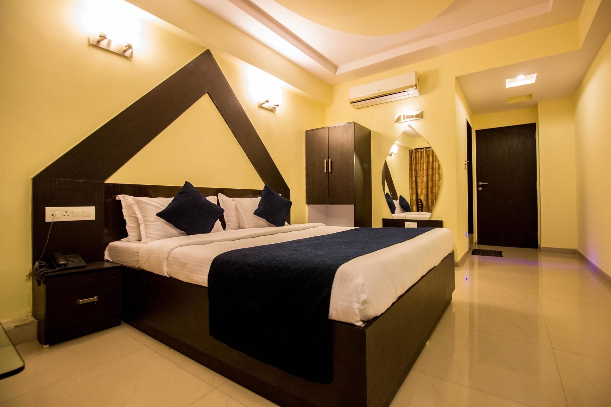 Hotel O Bridge Ahmedabad Exterior photo