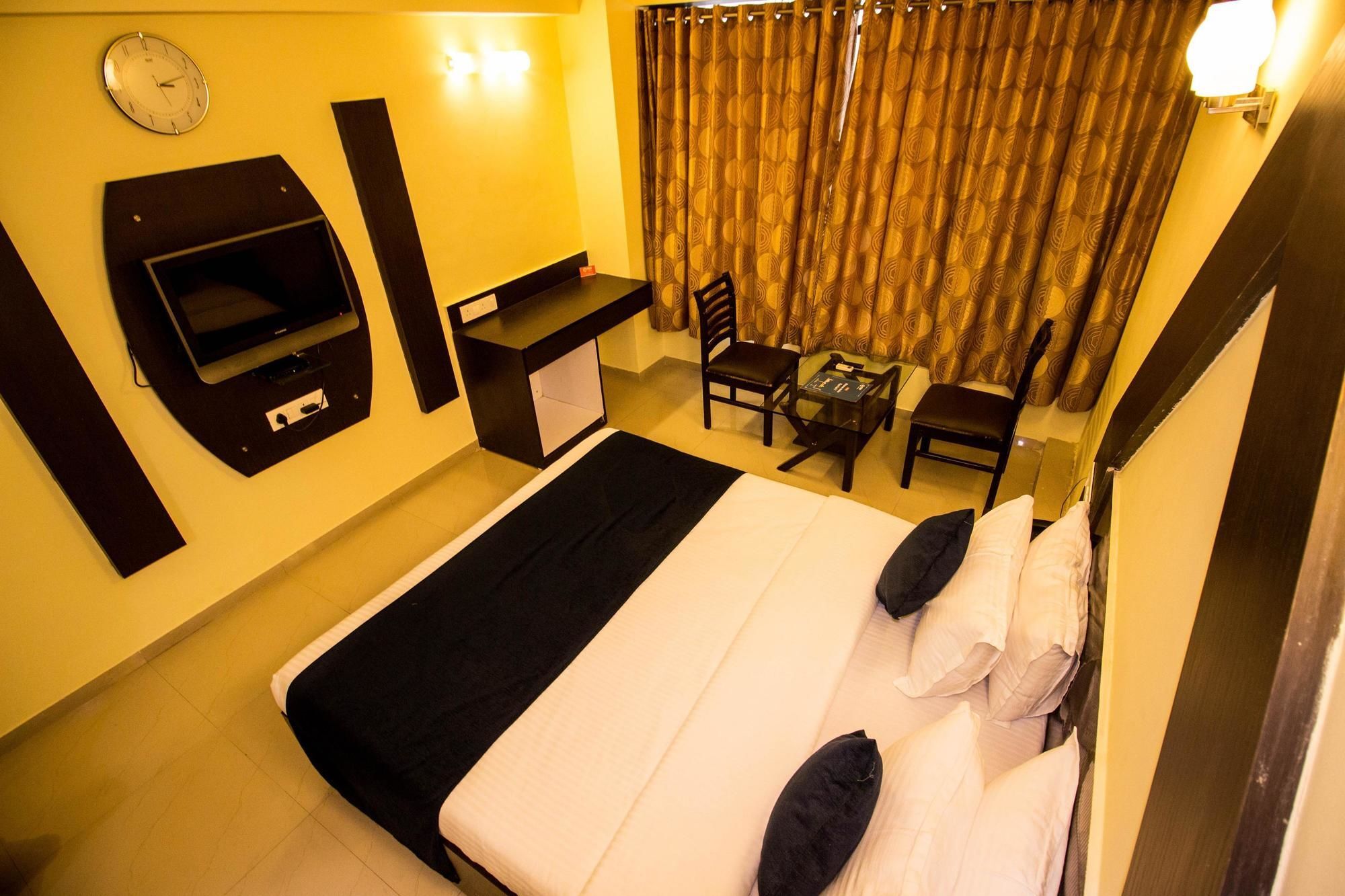 Hotel O Bridge Ahmedabad Exterior photo