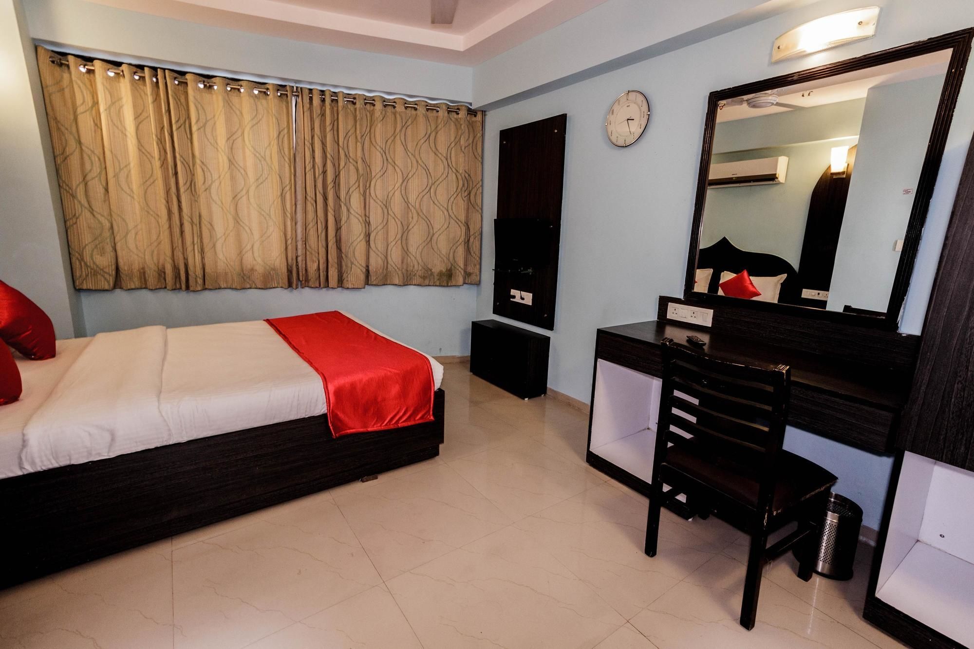 Hotel O Bridge Ahmedabad Exterior photo